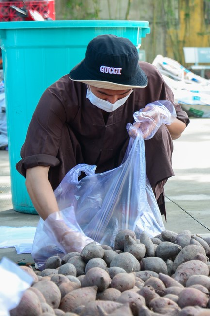 Continuing to support people in need in the Covid-19 pandemic of Hoang Phap Pagoda (series 2)